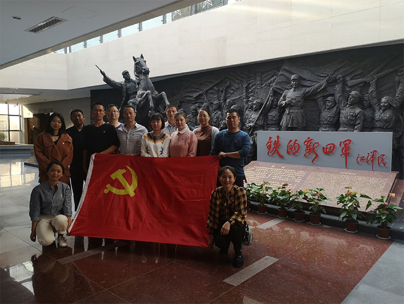 區(qū)城建投黨支部開展革命傳統(tǒng)教育“緬懷先烈、重溫誓詞”主題黨日活動(dòng)