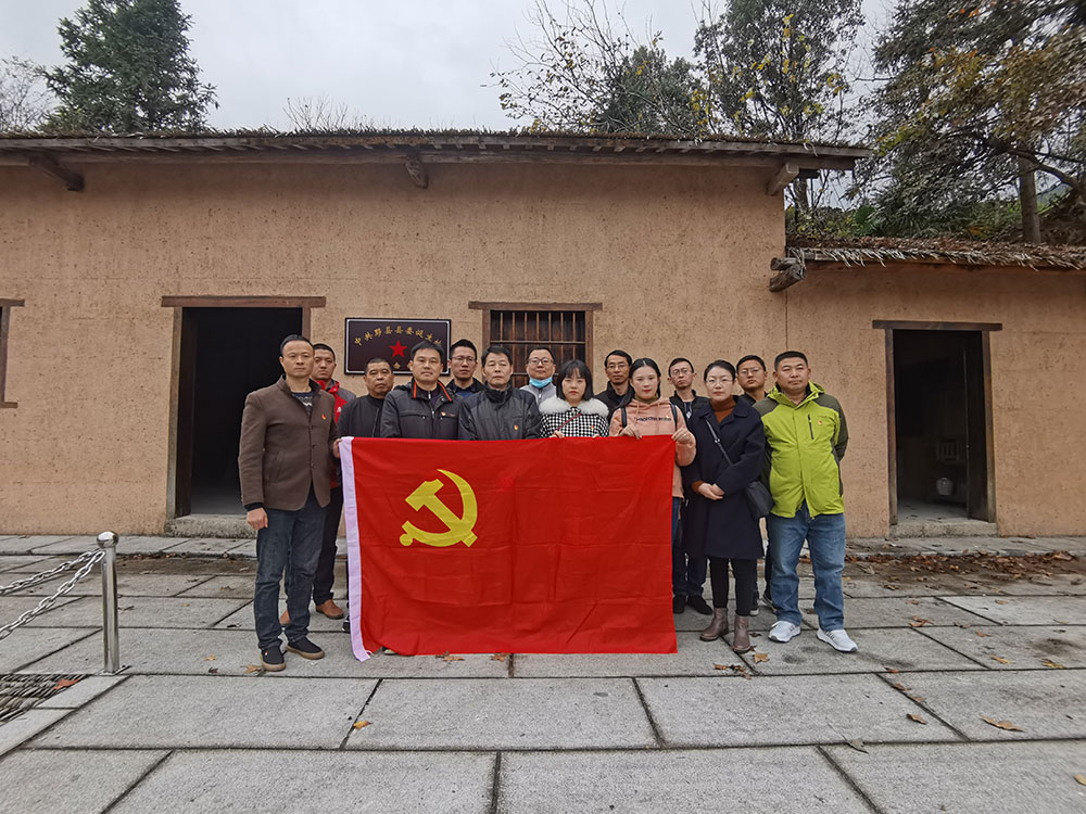屯溪城建投公司黨支部開展“走進(jìn)紅色記憶、傳承初心使命”主題黨日活動