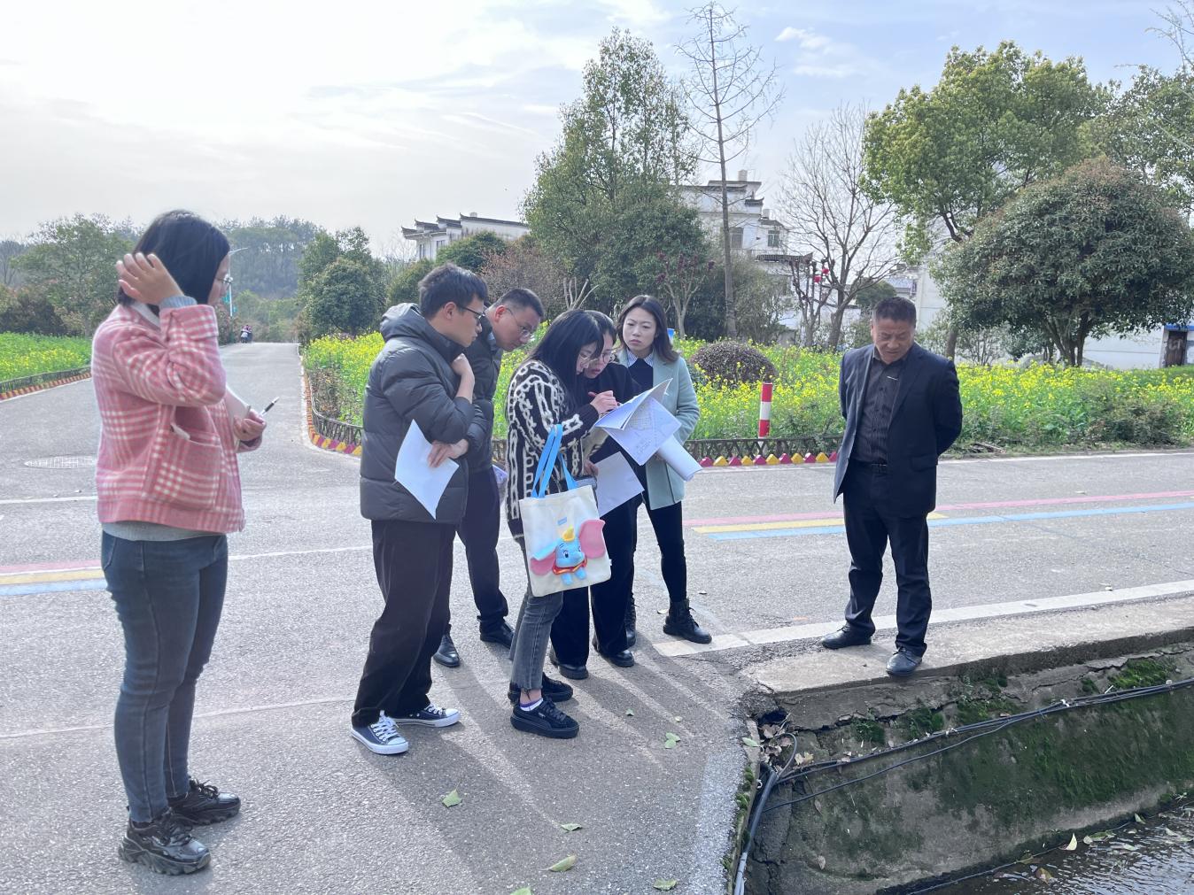 深入鳳霞走訪調(diào)研，助推基金小村項目