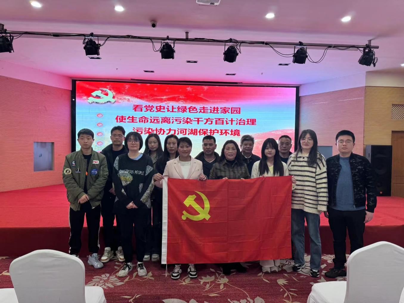 踐行綠色發(fā)展，傳承護水精神——屯溪區(qū)國投集團黨委組織觀看生態(tài)主題電影《瀏陽河上》